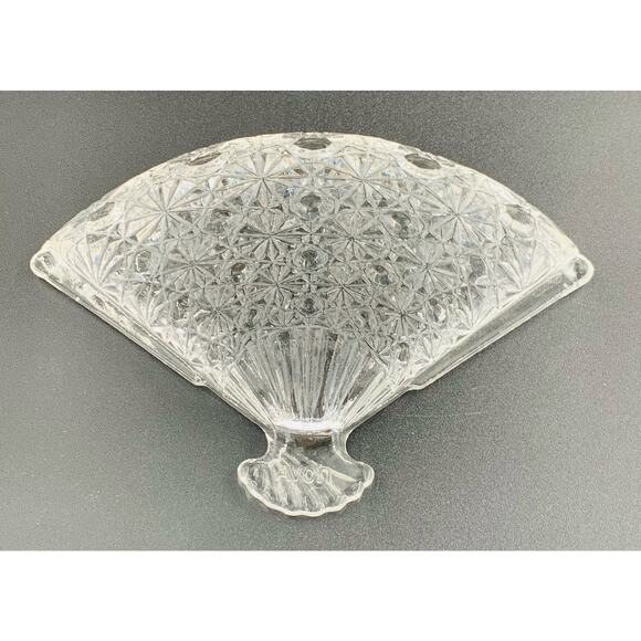 Avon Fan Dish Clear Glass Daisy Button Candy Trinket Soap Plate Pressed Crystal - Picture 2 of 8